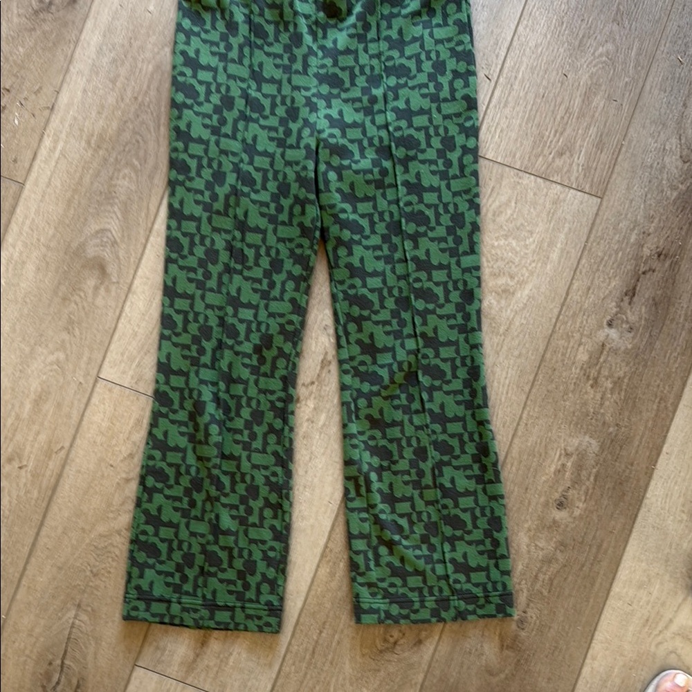 Mauve by Anthropologie Green Camo knit cropped pants